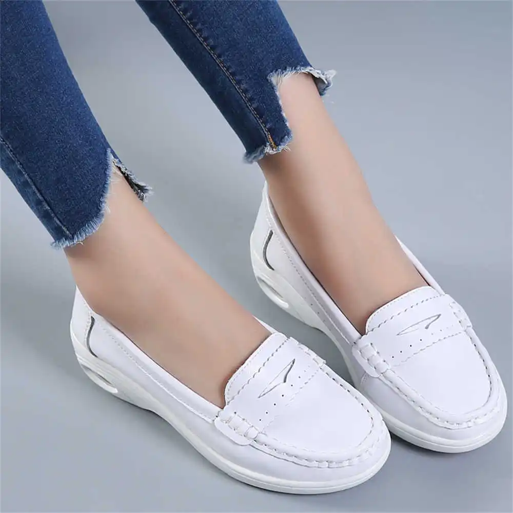 Women Accessories Brand Name - Белые кроссовки без шнуровки на толстой