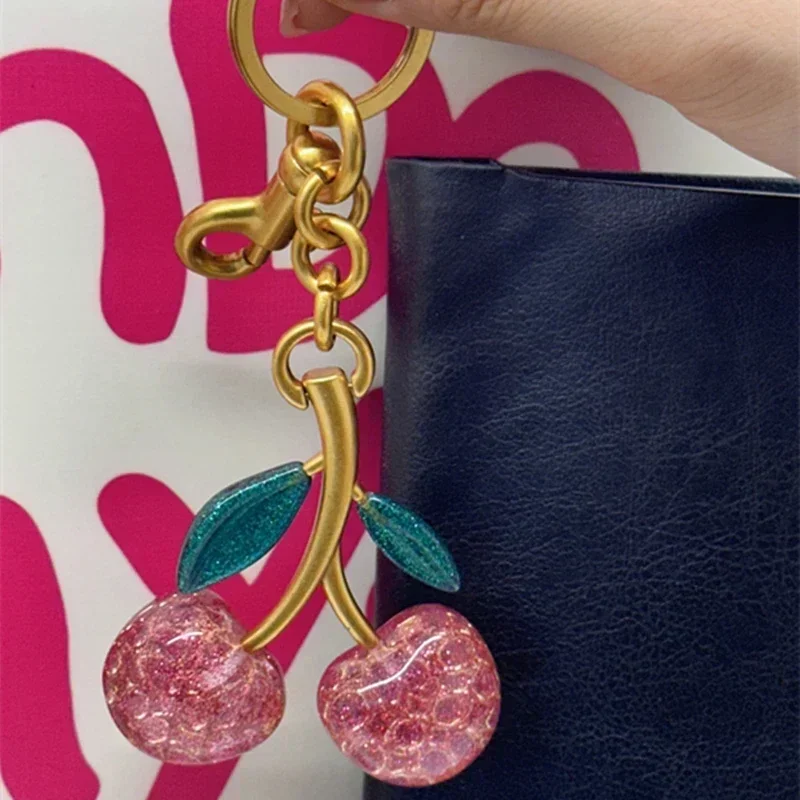 Модный брелок с вишней, летние – обзор и цена Women'S Accessories Coach